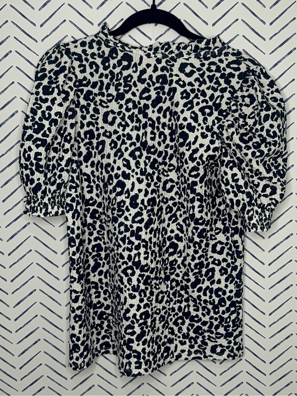 Loft Crinkle Gauze Puff Sleeve V-Neck Blouse Navy white size small - Picture 2 of 6